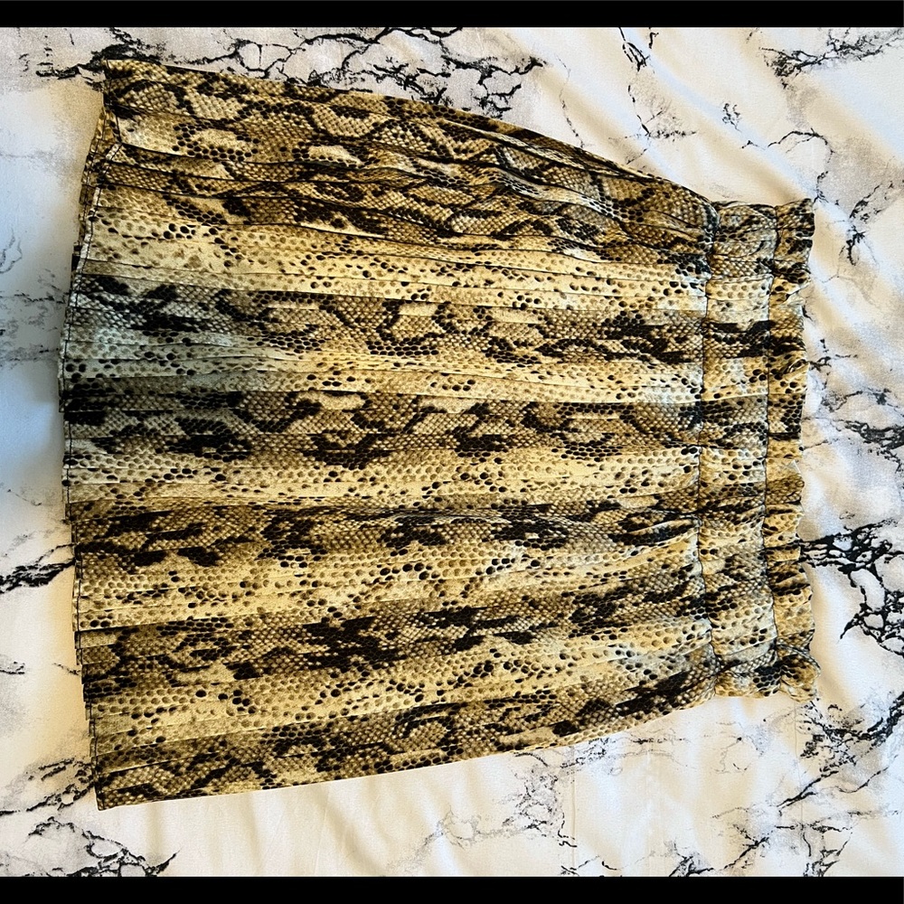 💚2/$30 Elastic Waist Snakeskin Print Flouncy Skirt